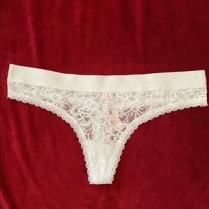 NWT VICTORIAS SECRET THONG